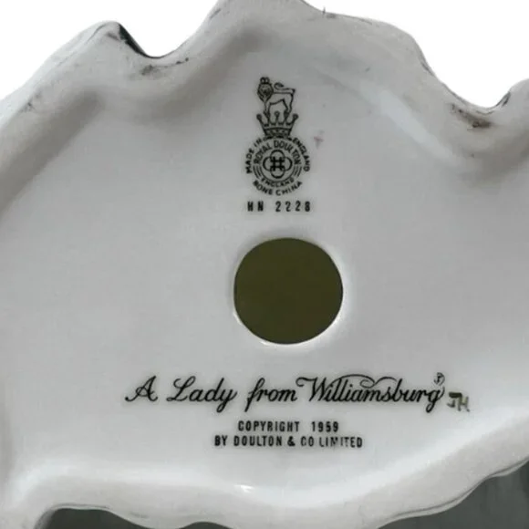 Royal Doulton "A Lady from Williamsburg" | HN 2228 | No box | Vintage - Picture 5 of 5